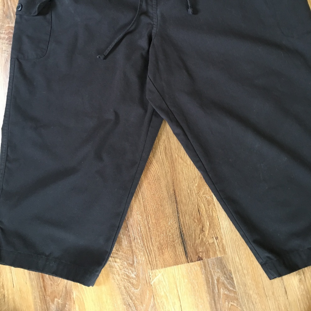 Black Hasting & Smith Capris.  Size XL.  Excellent condition